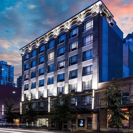 Quality Inn & Suites (Adults Only) Ванкувер Экстерьер фото