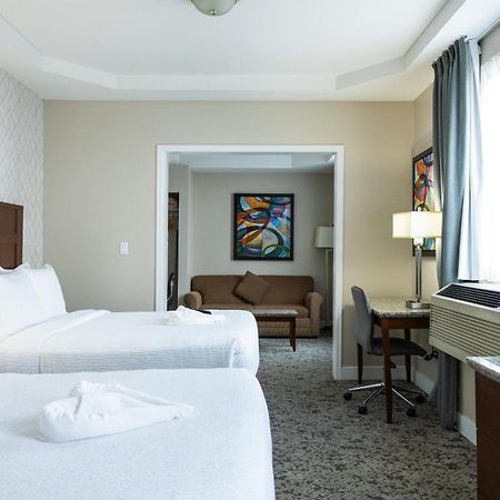 Quality Inn & Suites (Adults Only) Ванкувер Экстерьер фото