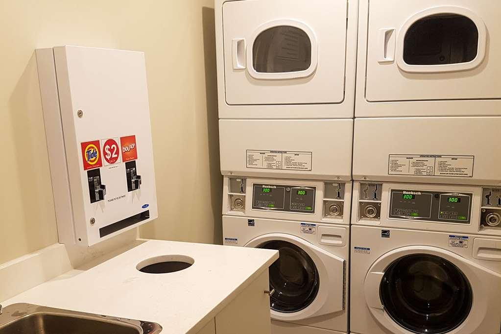 Quality Inn & Suites (Adults Only) Ванкувер Экстерьер фото