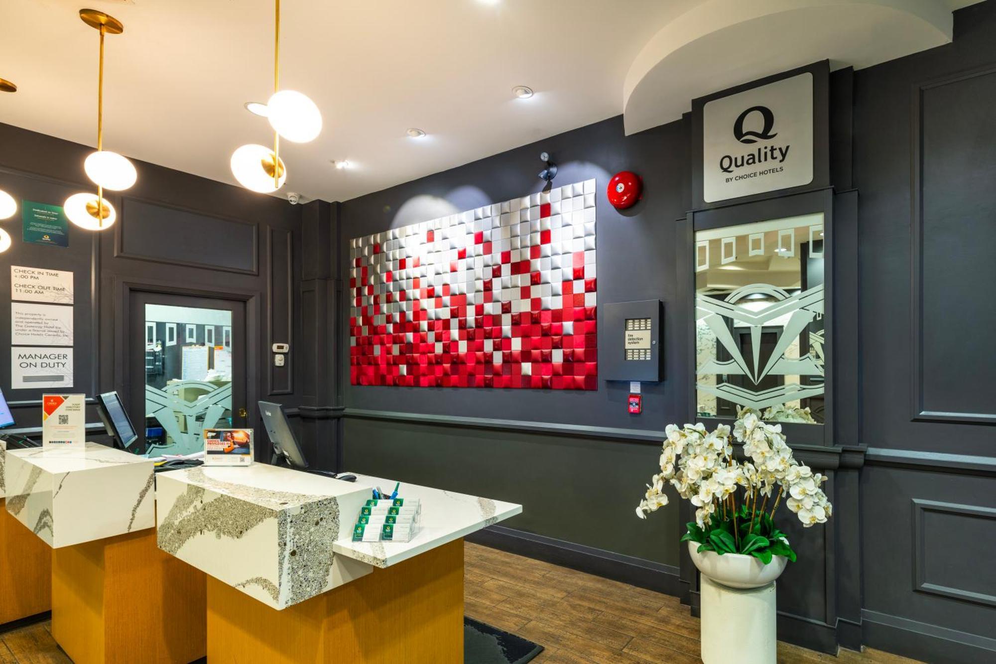 Quality Inn & Suites (Adults Only) Ванкувер Экстерьер фото
