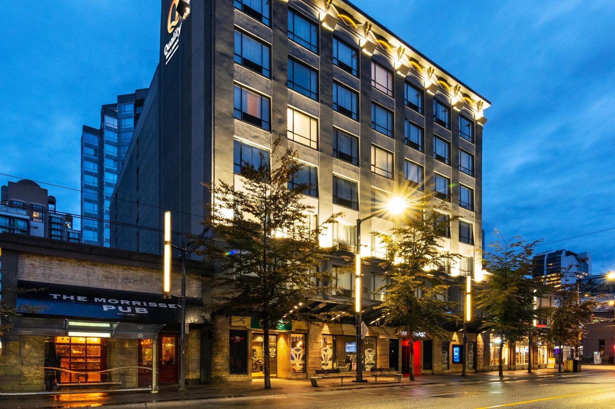 Quality Inn & Suites (Adults Only) Ванкувер Экстерьер фото
