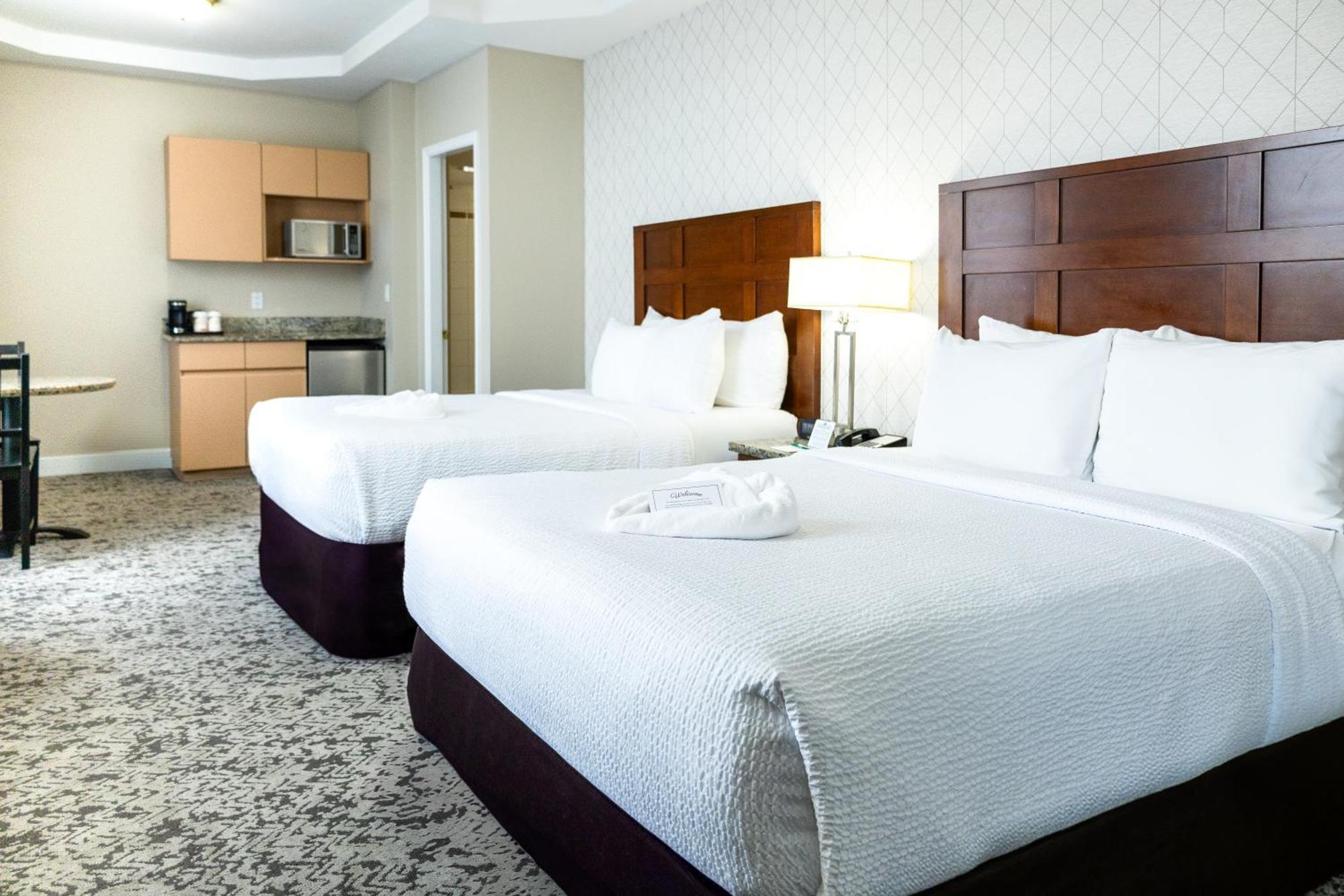 Quality Inn & Suites (Adults Only) Ванкувер Экстерьер фото