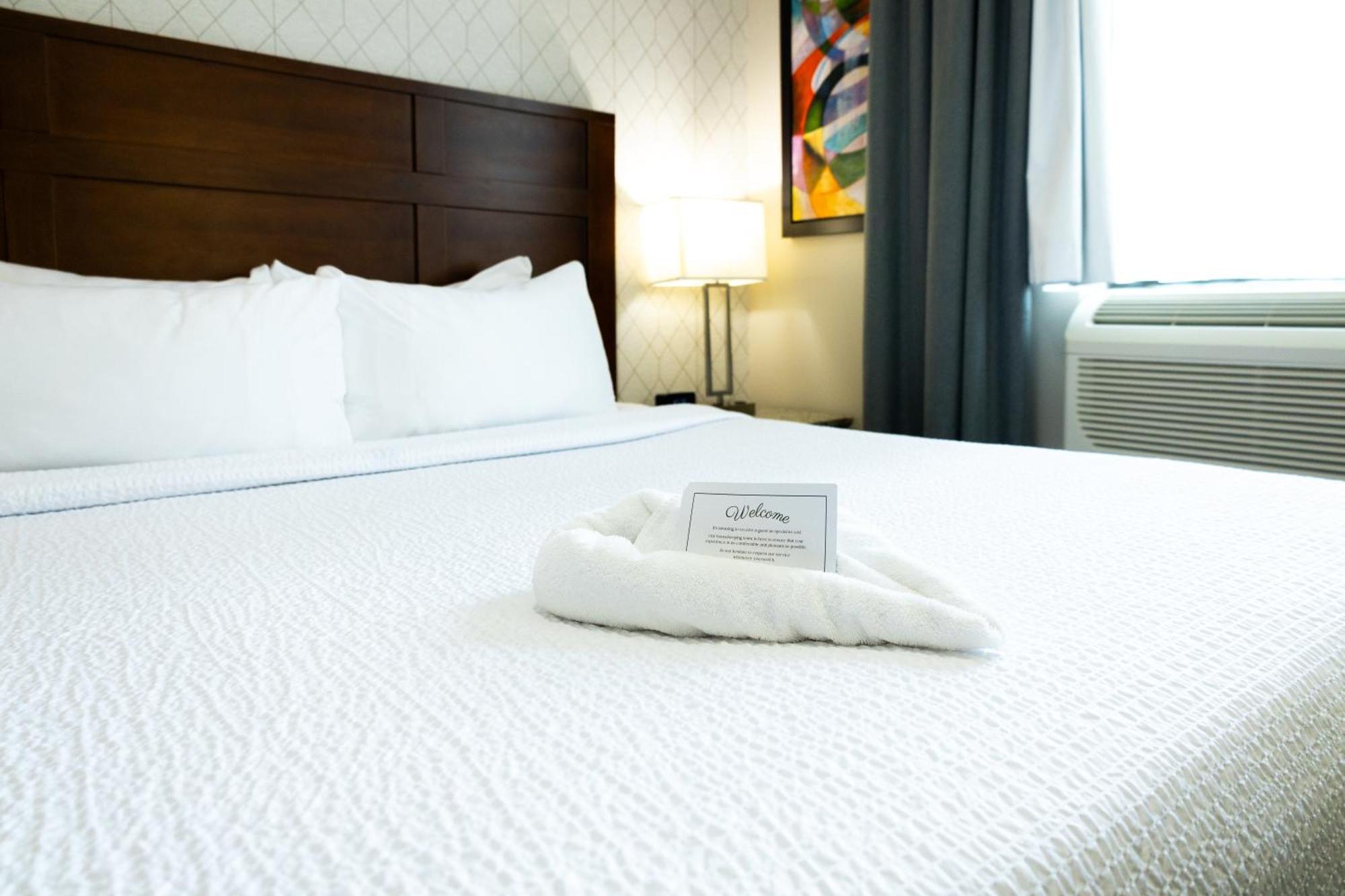 Quality Inn & Suites (Adults Only) Ванкувер Экстерьер фото
