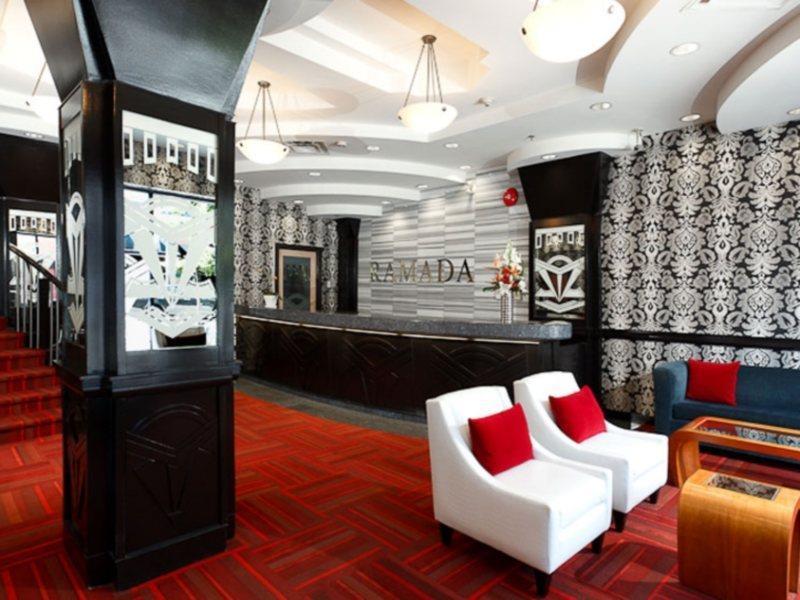 Quality Inn & Suites (Adults Only) Ванкувер Экстерьер фото
