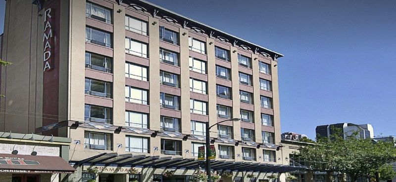 Quality Inn & Suites (Adults Only) Ванкувер Экстерьер фото