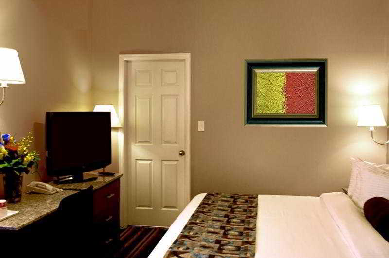 Quality Inn & Suites (Adults Only) Ванкувер Экстерьер фото