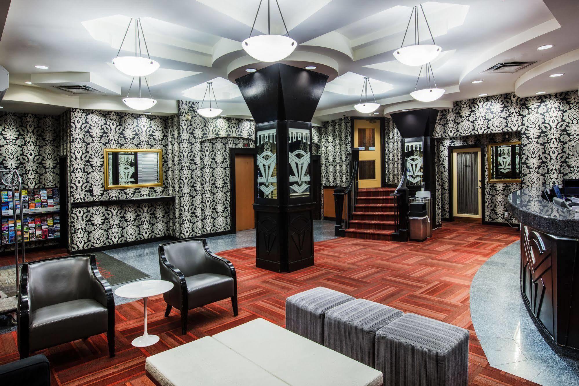 Quality Inn & Suites (Adults Only) Ванкувер Экстерьер фото