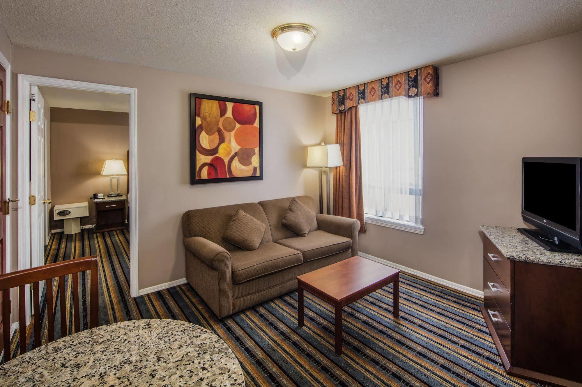 Quality Inn & Suites (Adults Only) Ванкувер Экстерьер фото