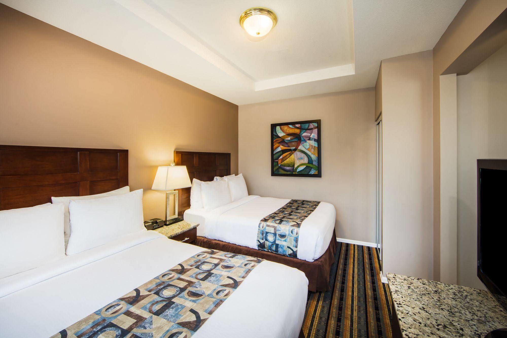 Quality Inn & Suites (Adults Only) Ванкувер Экстерьер фото