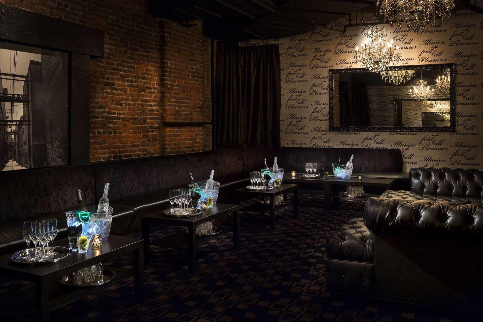 Quality Inn & Suites (Adults Only) Ванкувер Экстерьер фото